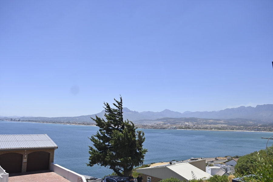 0 Bedroom Property for Sale in Mountainside Western Cape